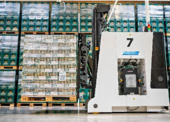 Instalace AGV (robotických VZV) v novém skladu v pivovaru Radegast, Nošovice